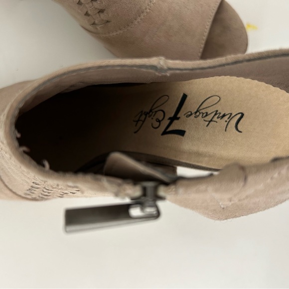 Women’s tan heels - Picture 3 of 7